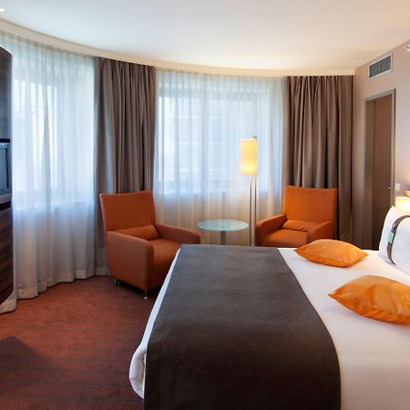 Holiday Inn Almaty By Ihg Rum bild