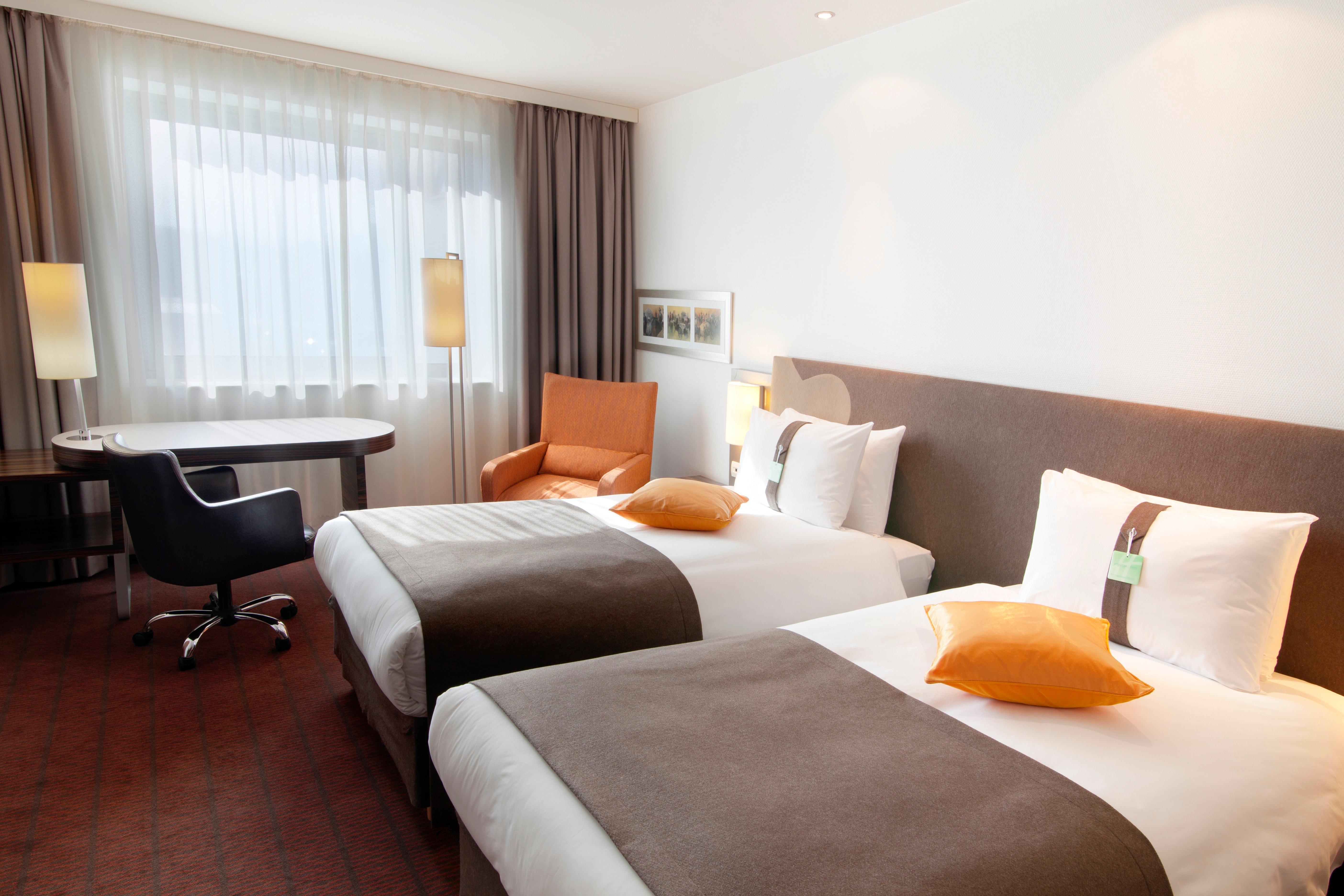 Holiday Inn Almaty By Ihg Exteriör bild