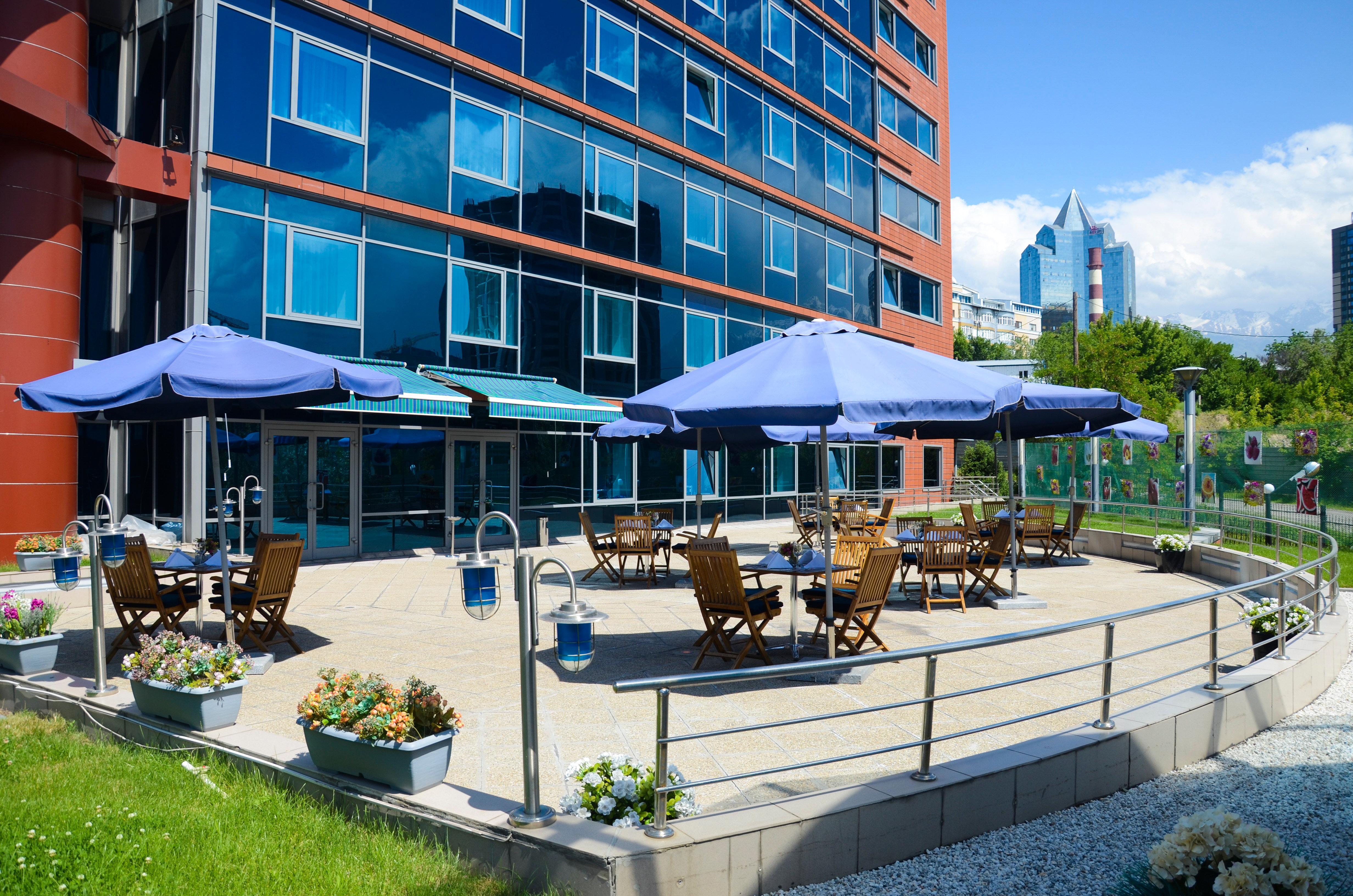 Holiday Inn Almaty By Ihg Exteriör bild