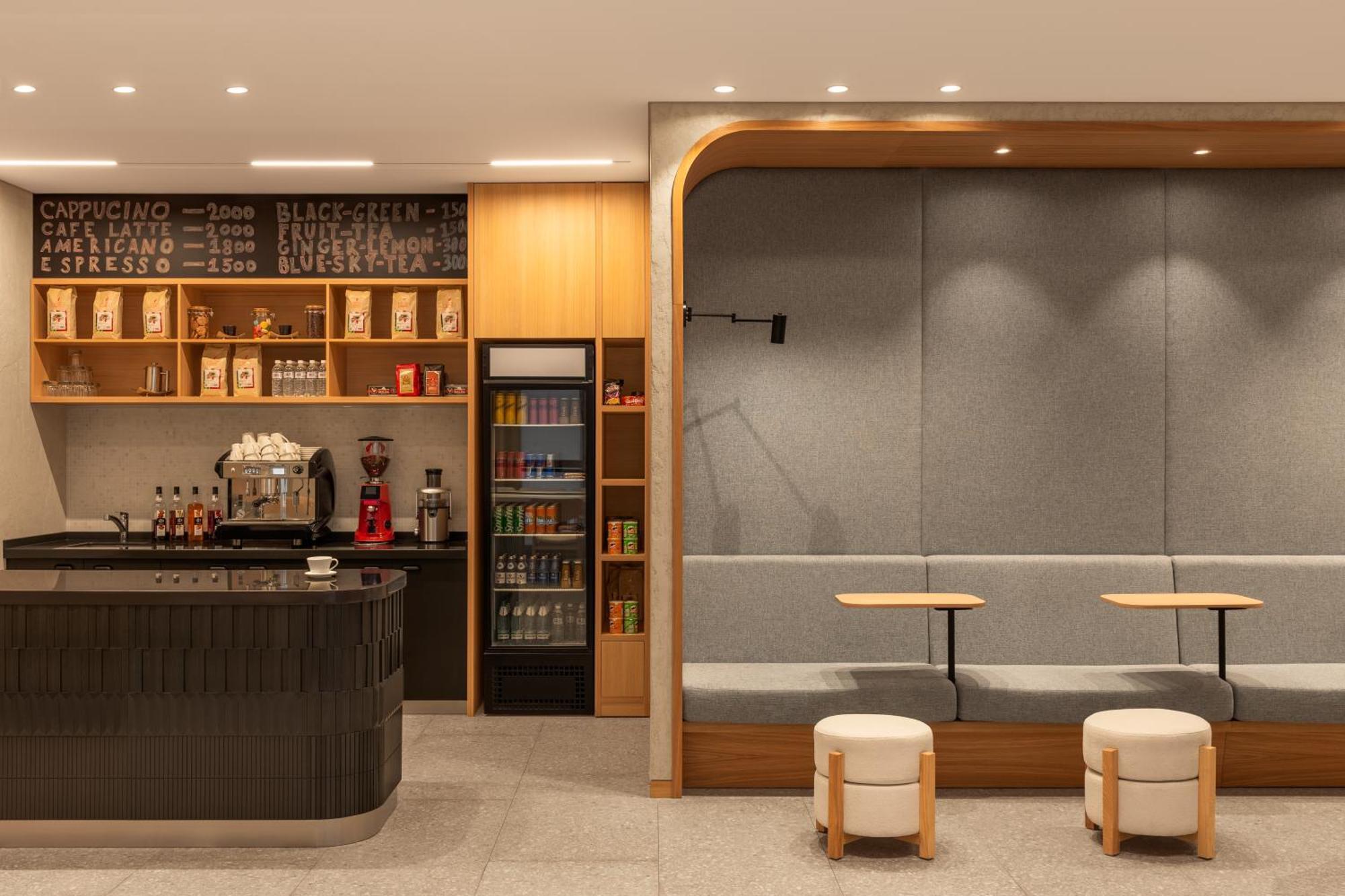 Holiday Inn Almaty By Ihg Exteriör bild