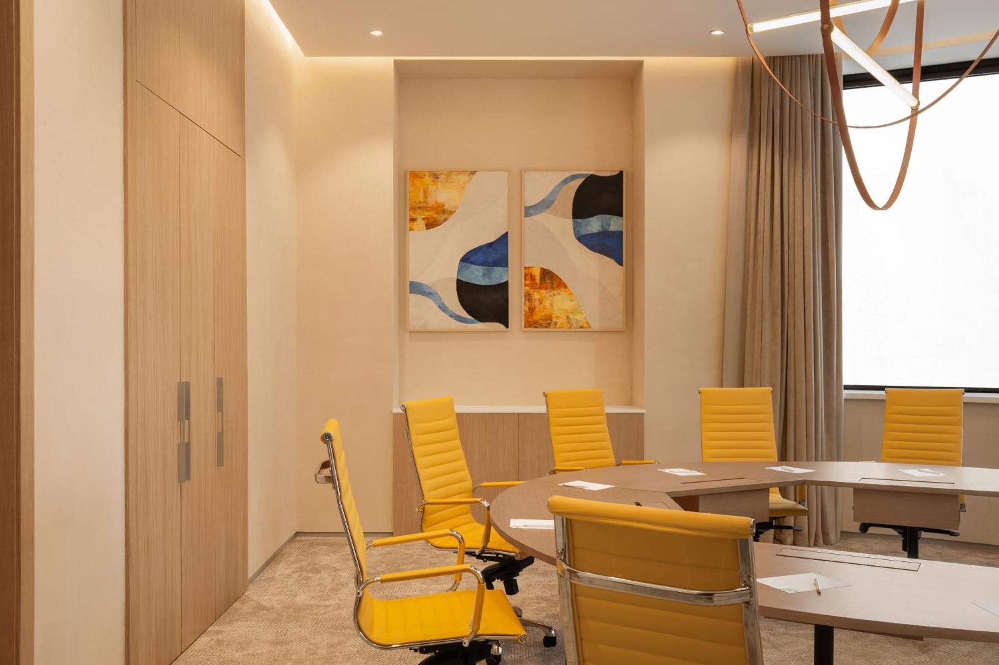 Holiday Inn Almaty By Ihg Exteriör bild