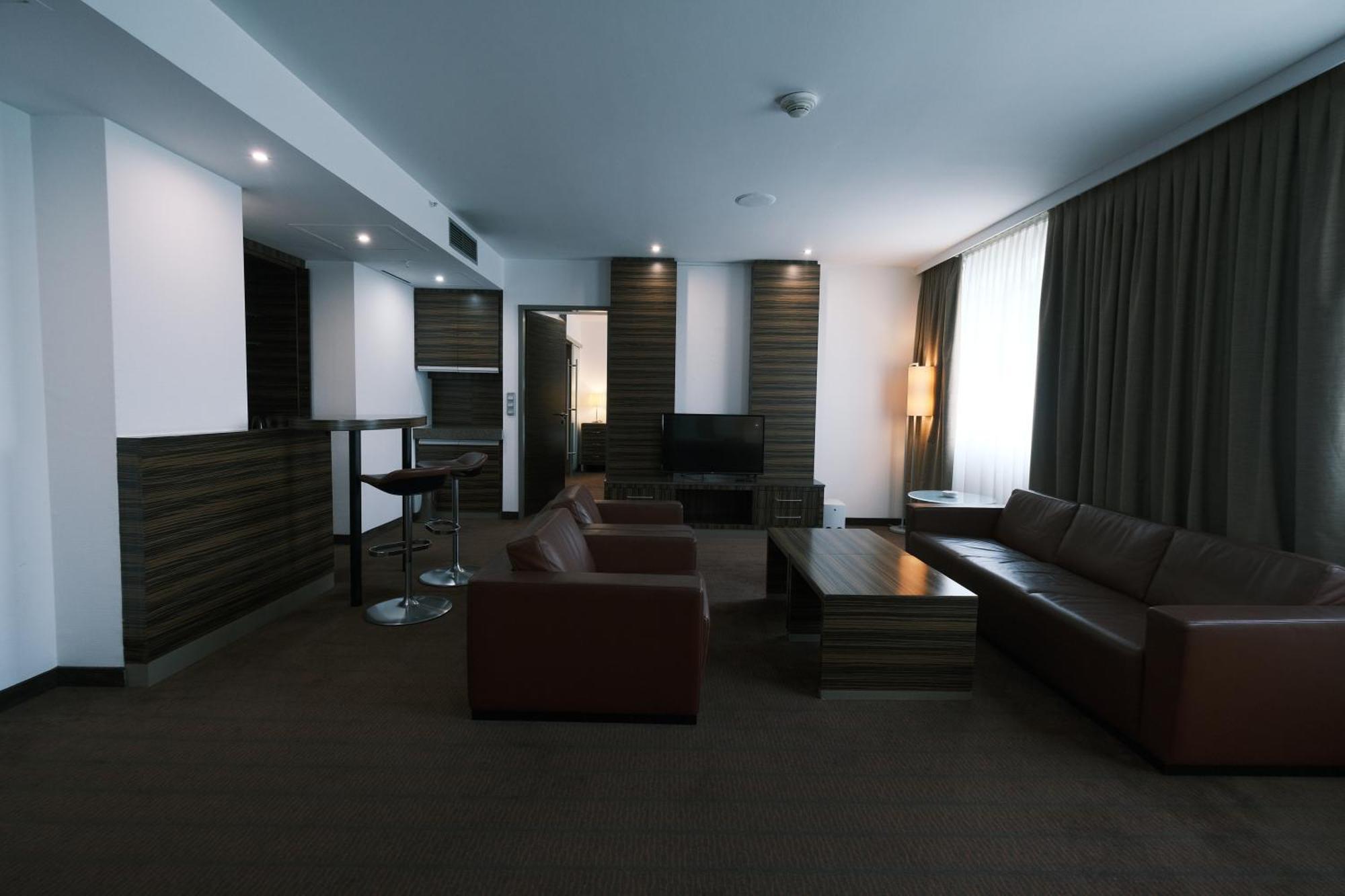 Holiday Inn Almaty By Ihg Exteriör bild