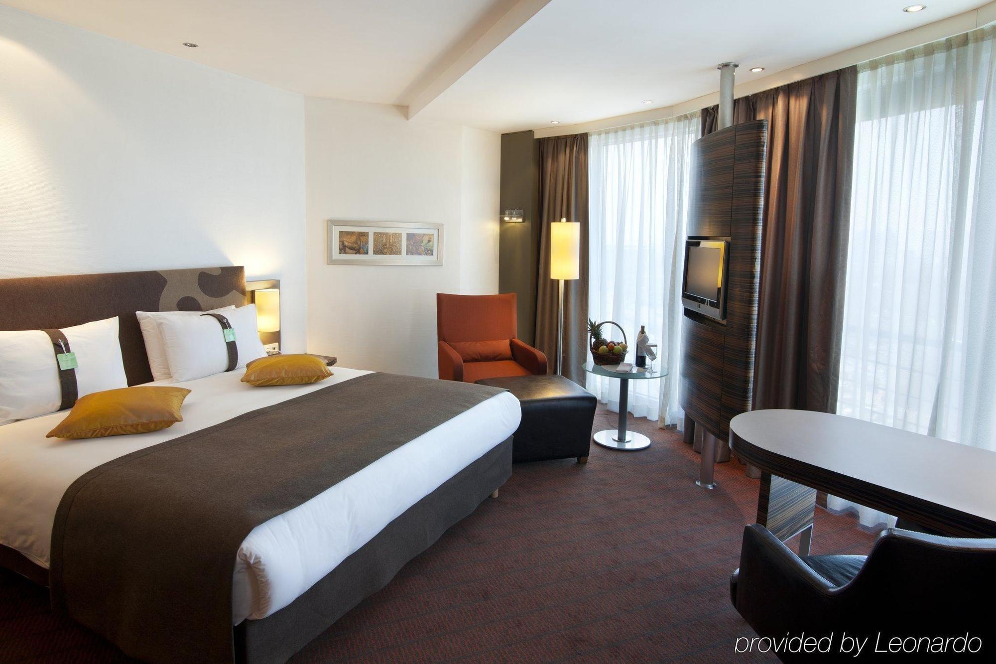 Holiday Inn Almaty By Ihg Rum bild